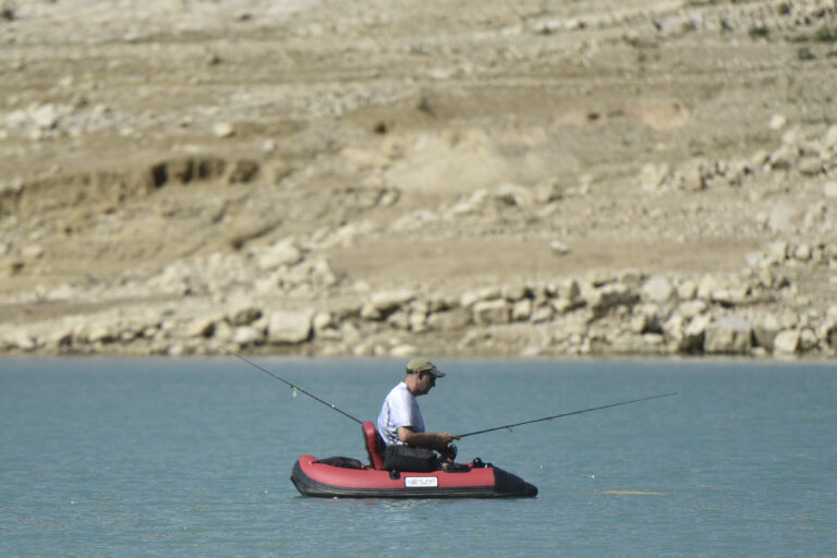 Pantano Canelles: Pesca deportiva en Huesca, España